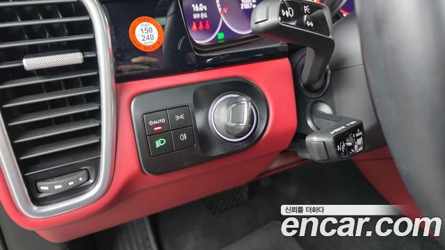 Porsche Cayenne 2023 — photo 26