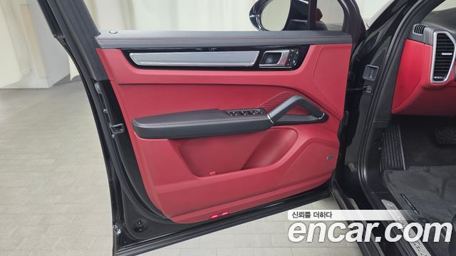 Porsche Cayenne 2023 — photo 14