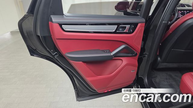 Porsche Cayenne 2023 — photo 15