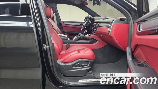Porsche Cayenne 2023 — photo 16