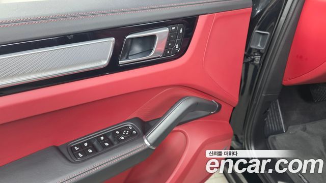 Porsche Cayenne 2023 — photo 27