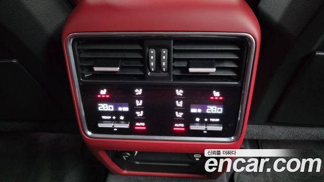 Porsche Cayenne 2023 — photo 32