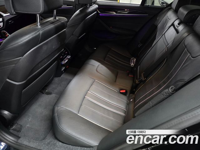 BMW 5-Series 2021 — photo 10