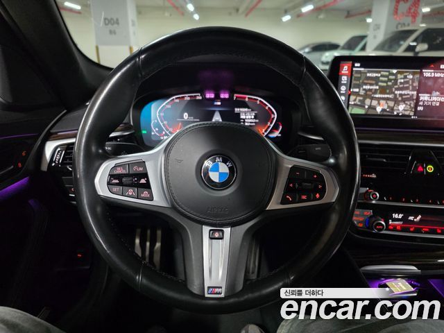 BMW 5-Series 2021 — photo 11