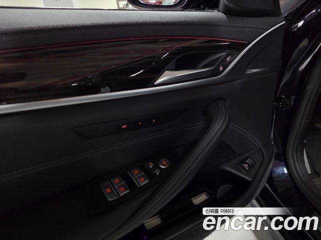 BMW 5-Series 2021 — photo 16
