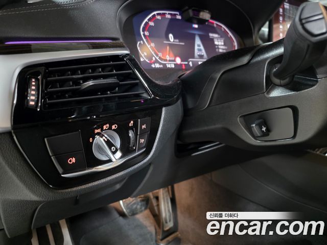 BMW 5-Series 2021 — photo 17