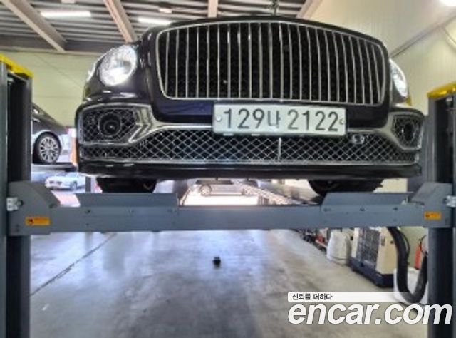 Bentley Flying Spur 2022 — photo 1