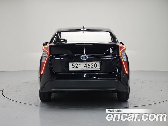 Toyota Prius 2017 — photo 3