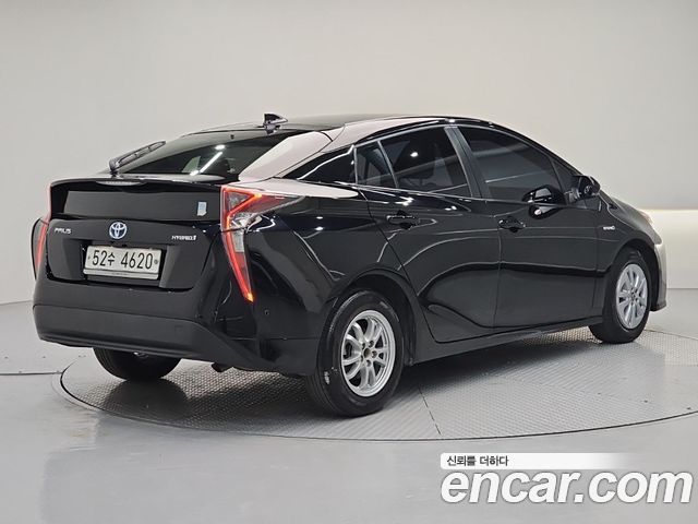 Toyota Prius 2017 — photo 4