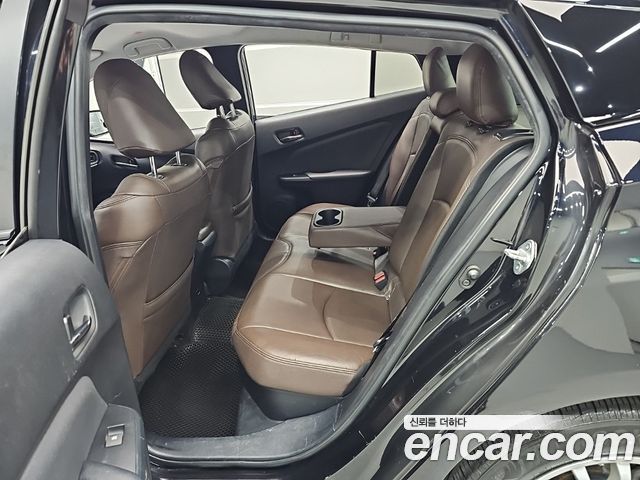 Toyota Prius 2017 — photo 11