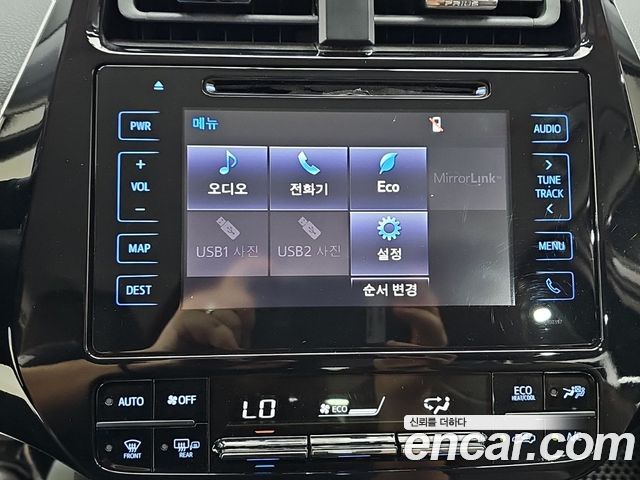 Toyota Prius 2017 — photo 13