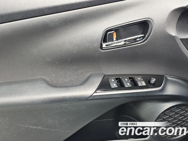 Toyota Prius 2017 — photo 15