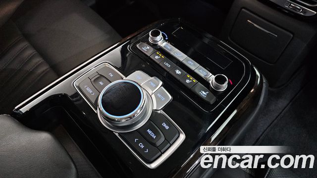 Genesis G90 2019 — photo 24