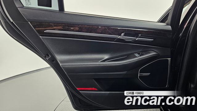 Genesis G90 2019 — photo 15