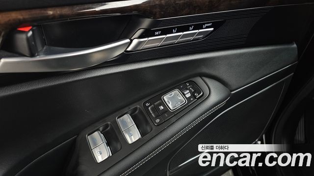 Genesis G90 2019 — photo 29