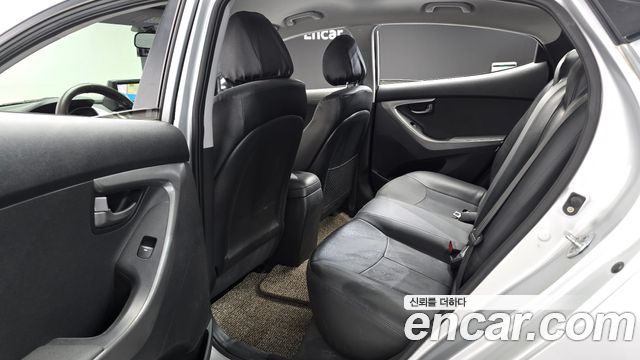 Hyundai AVANTE 2011 — photo 11