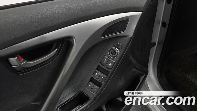Hyundai AVANTE 2011 — photo 18