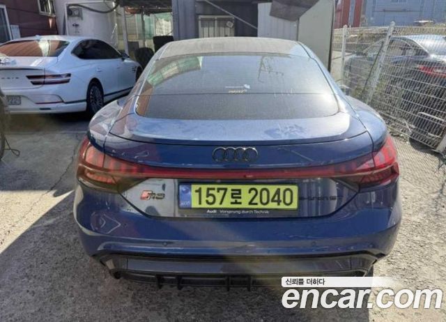 Audi RS e-tron GT 2022 — photo 2