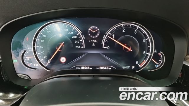 BMW 5-Series 2018 — photo 8