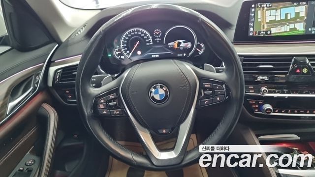BMW 5-Series 2018 — photo 12