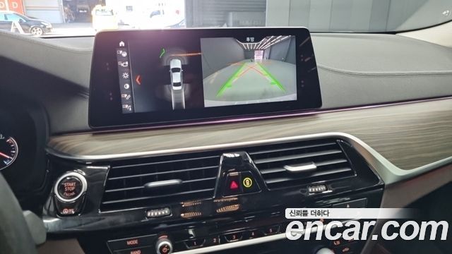 BMW 5-Series 2018 — photo 14