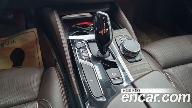 BMW 5-Series 2018 — photo 15