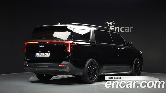Kia Canival 2025 — photo 2