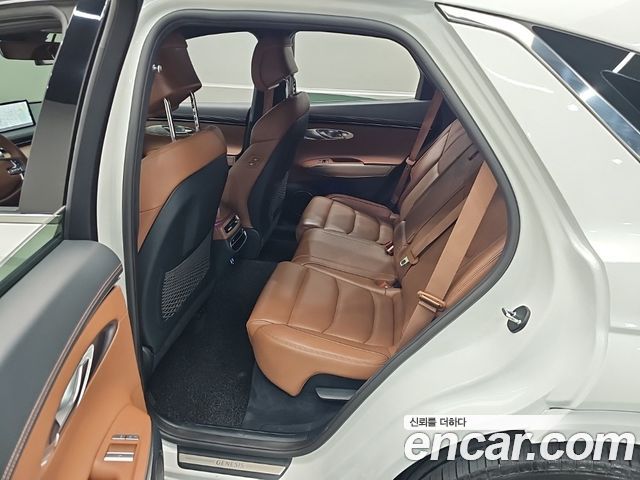 Genesis GV70 2023 — photo 11