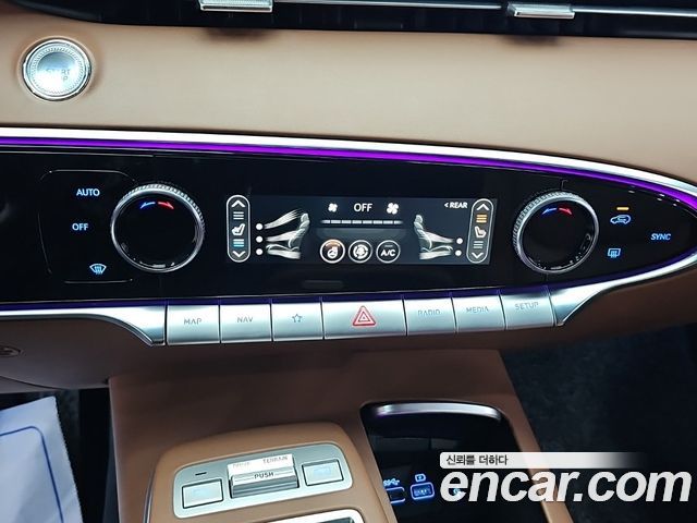 Genesis GV70 2023 — photo 12