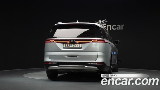 Kia Canival 2023 — photo 4