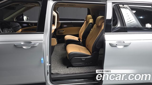 Kia Canival 2023 — photo 16