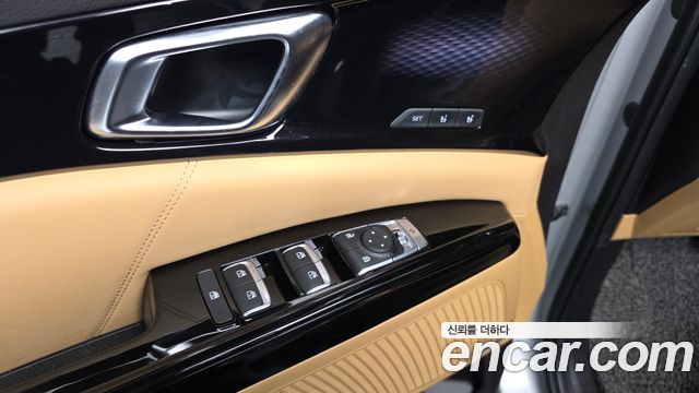 Kia Canival 2023 — photo 30