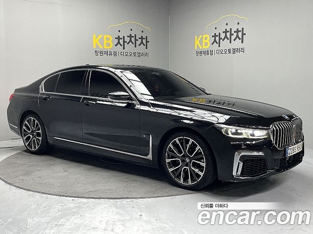 BMW 7-Series 2022 — photo 1