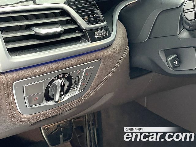 BMW 7-Series 2022 — photo 17