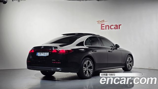 Mercedes-Benz E-Class 2024 — photo 2