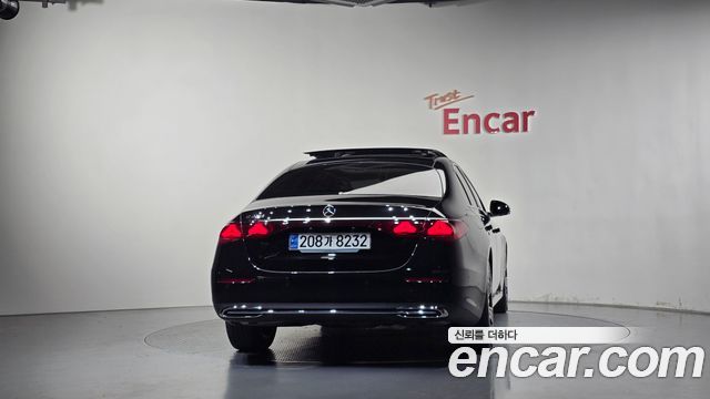 Mercedes-Benz E-Class 2024 — photo 4