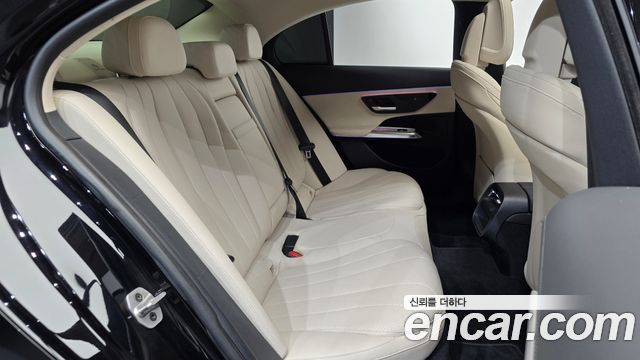 Mercedes-Benz E-Class 2024 — photo 17