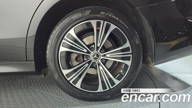 Mercedes-Benz E-Class 2024 — photo 7