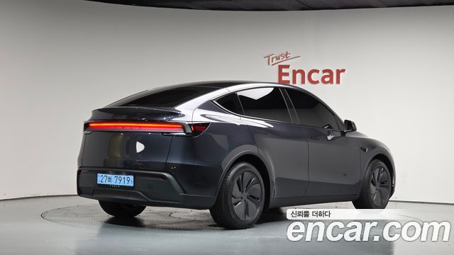 Tesla Model Y 2026 — photo 2
