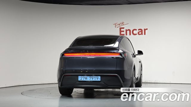 Tesla Model Y 2026 — photo 4