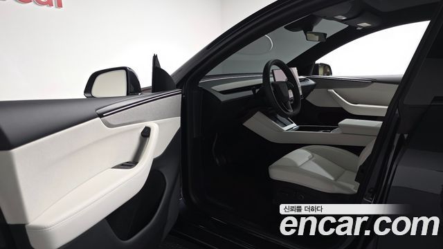 Tesla Model Y 2026 — photo 13
