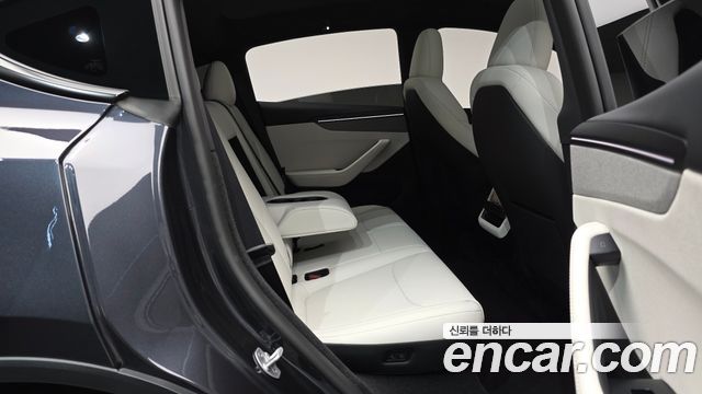 Tesla Model Y 2026 — photo 17