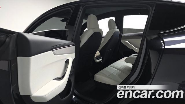 Tesla Model Y 2026 — photo 18