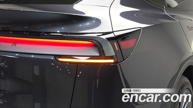 Tesla Model Y 2026 — photo 9