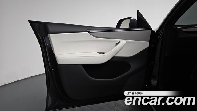 Tesla Model Y 2026 — photo 14