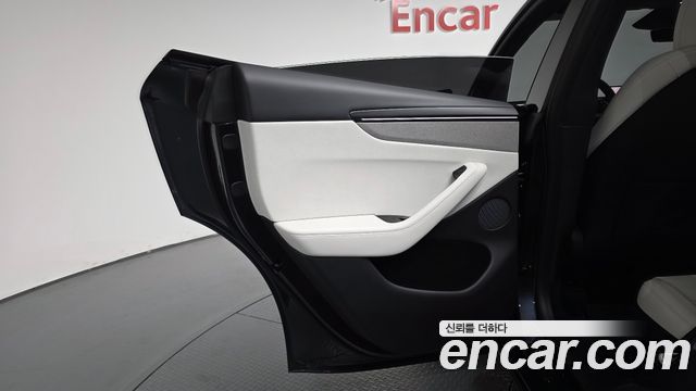 Tesla Model Y 2026 — photo 15