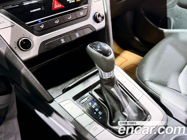 Hyundai AVANTE 2018 — photo 10
