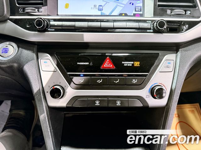 Hyundai AVANTE 2018 — photo 12