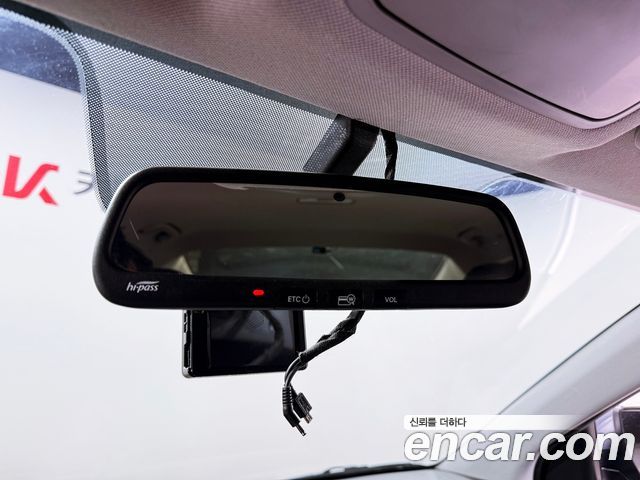 Hyundai AVANTE 2018 — photo 17