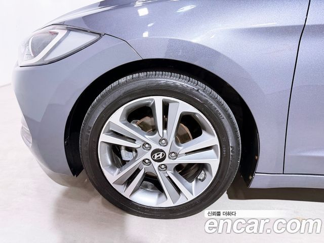 Hyundai AVANTE 2018 — photo 20